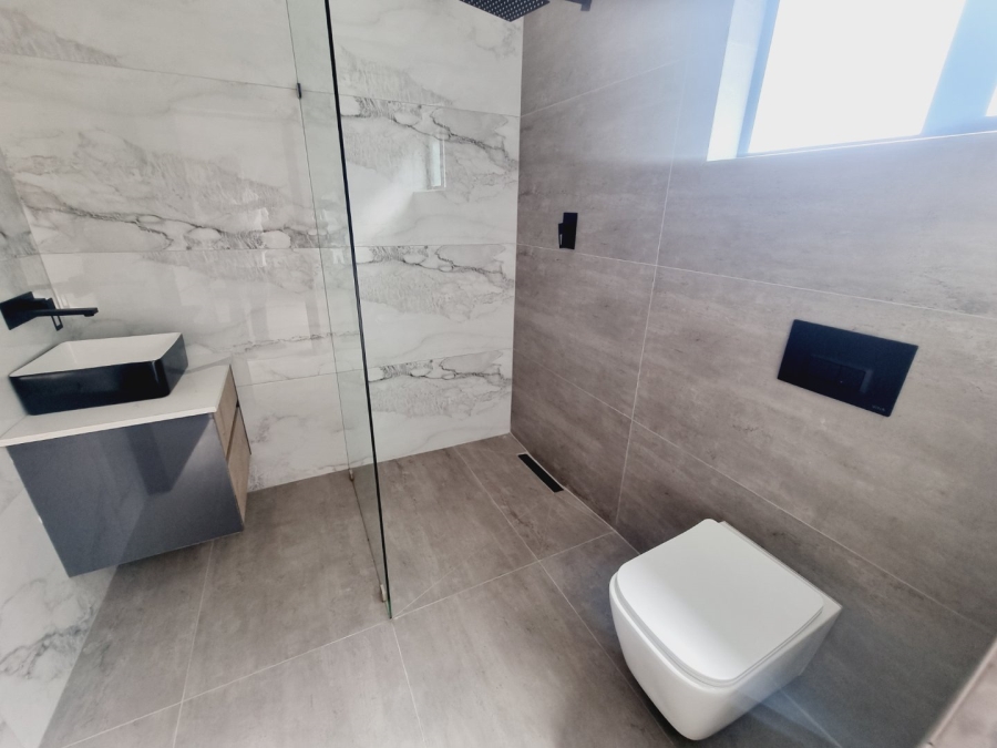 5 Bedroom Property for Sale in Parklands North Western Cape